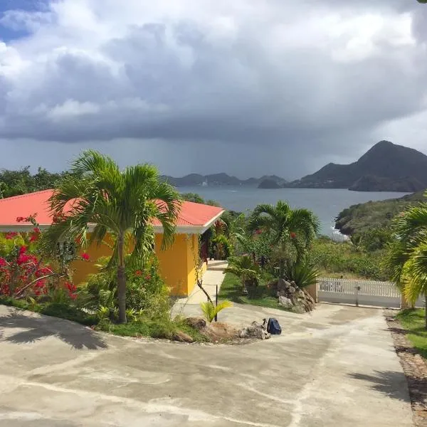 Résidence COCO D'ILES gite COCO A L'EAU, Hotel in Terre-de-Bas