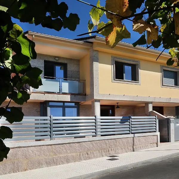 Chalet Vacacional Salnés Sur con PISCINA, hotel v destinaci Cambados