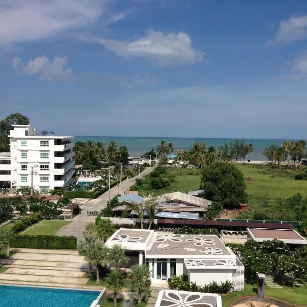 The Sea Condominium: Ban Nong Khaem şehrinde bir otel
