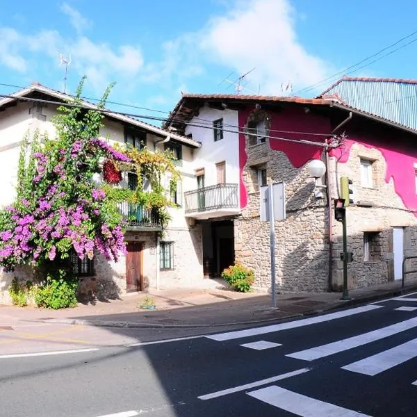 APARTAMENTOs URDAIBAI, hotel in Busturia