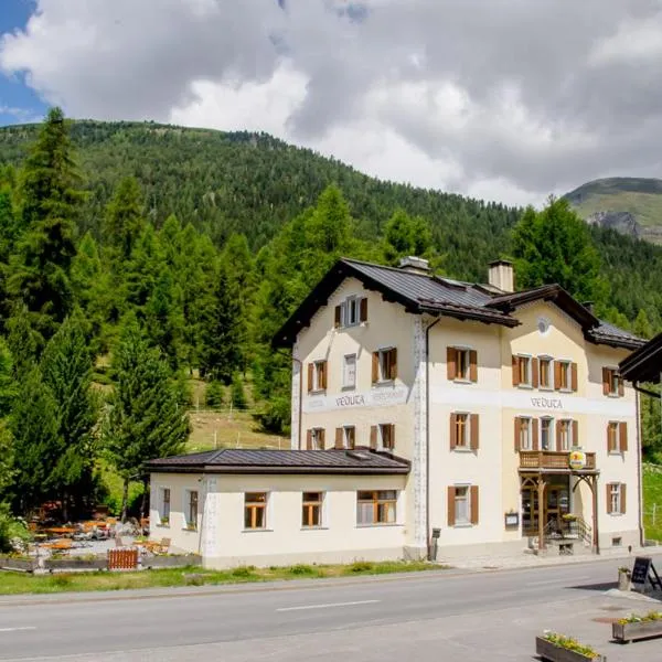 Hotel Veduta, hotell i Zernez