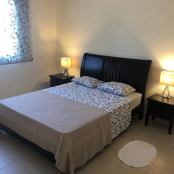 Tranquil Country Condo, hotel em Mazotos