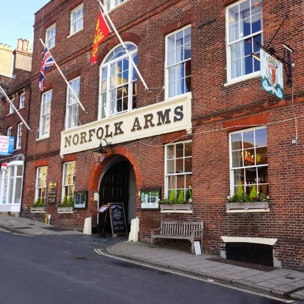 Norfolk Arms Hotel、アランデルのホテル