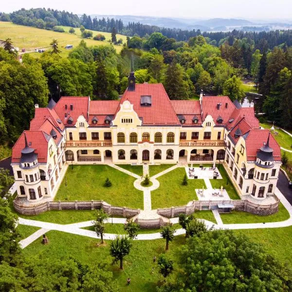 Rubezahl-Marienbad Luxury Historical Castle Hotel & Golf-Castle Hotel Collection, מלון בPoutnov