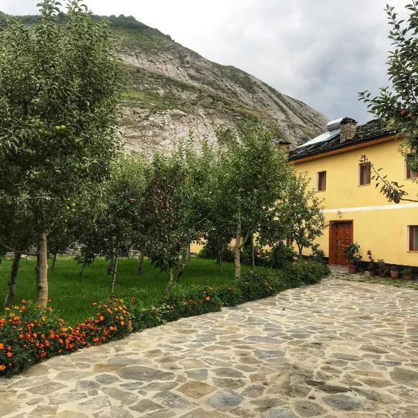 Guest House Sabriu, hotel in Bahutë