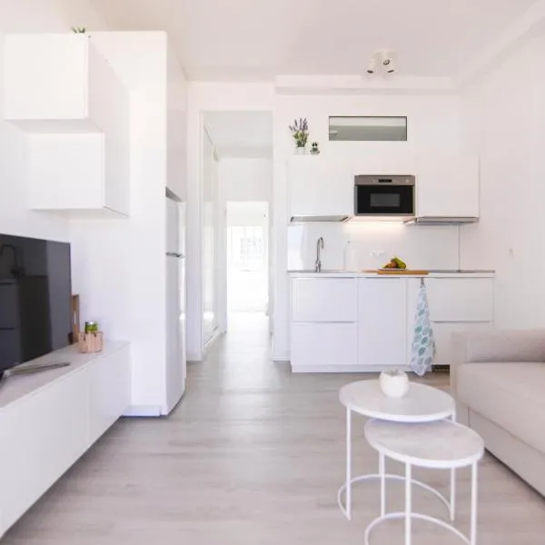 Deluxe Apartment. 50 meters Beach, hotel i San Agustín