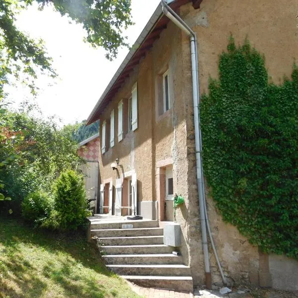 Gîte l'école est finie 6 personnes 4pièces, hotel v destinaci Lusse