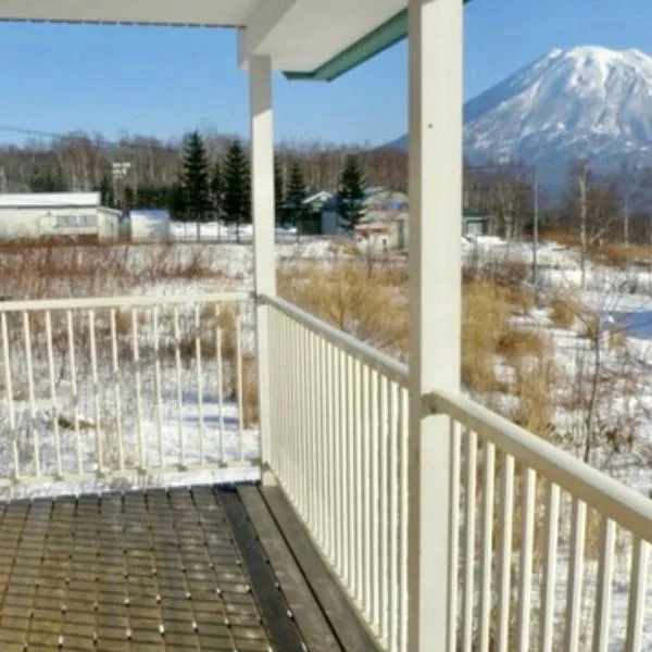 Yotei Townhouse - 2 bedrooms with covered BBQ deck, hotel in Niseko
