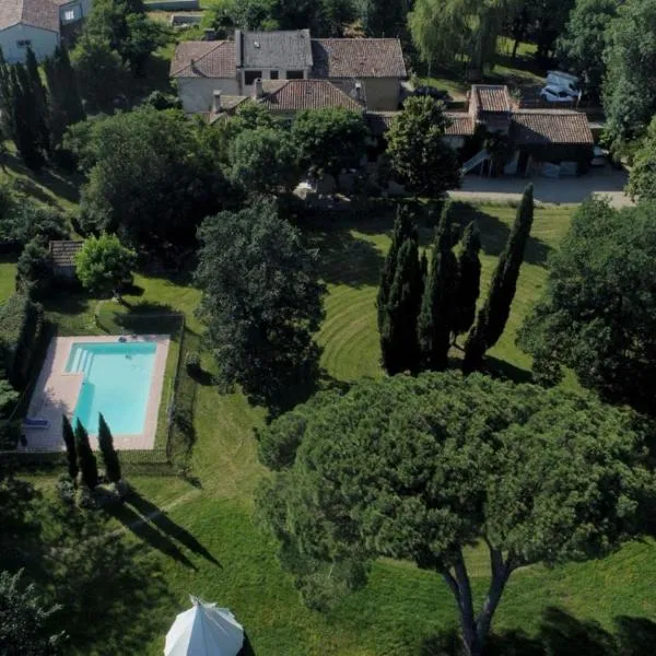 Villa Toscane - Atelier d'Artistes et B&B à 20 mn de Toulouse, hotel em Giroussens