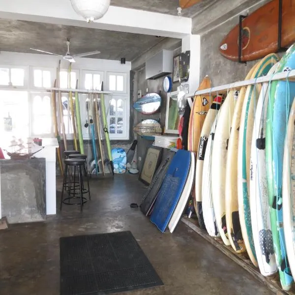 Mountain Wave Hotel and Surfshop, hotel in Hikkaduwa