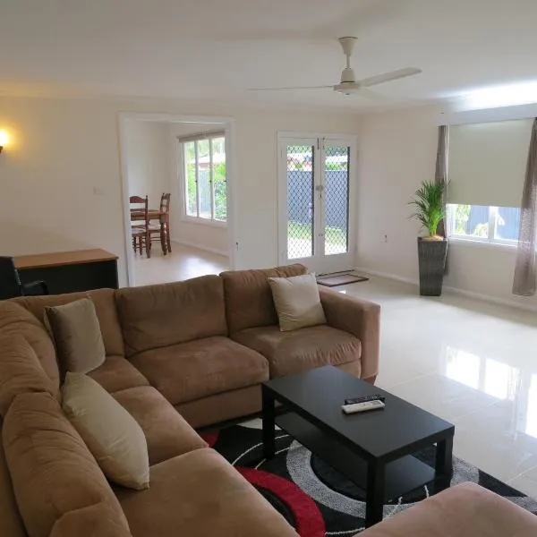 Edge Hill Clean & Green Cairns, 7 Minutes from the Airport, 7 Minutes to Cairns CBD & Reef Fleet Terminal, hotel em Stony Creek