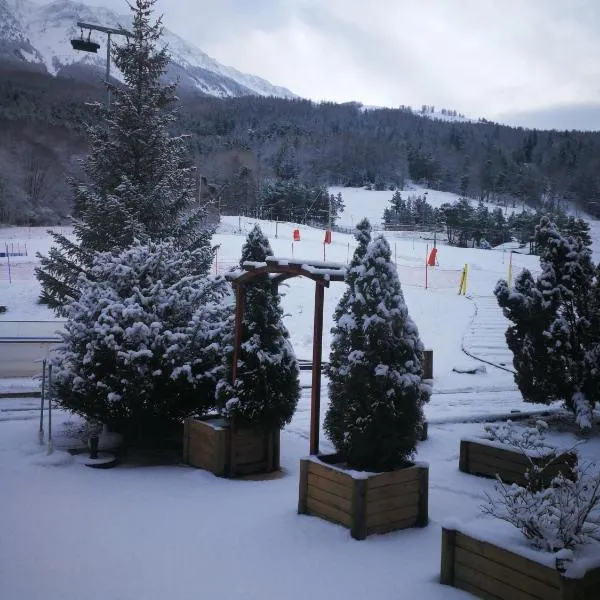 Hôtel Espace Montclar, hotel di Le Lauzet-Ubaye