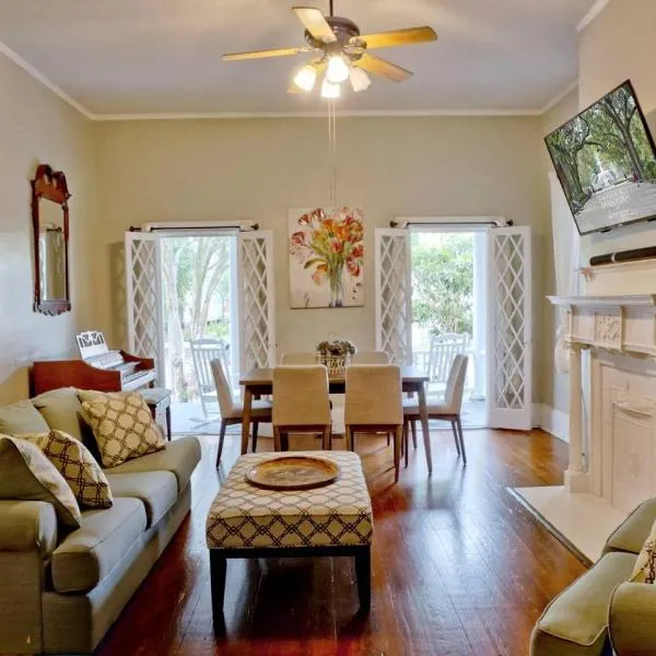 Comfortable Escape in Historic Downtown Savannah, hotel en Savannah
