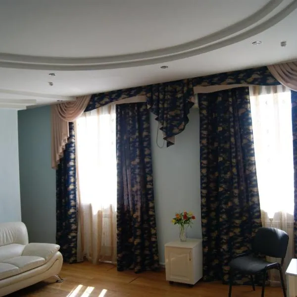 Triumph Hotel, hotel di Rudny