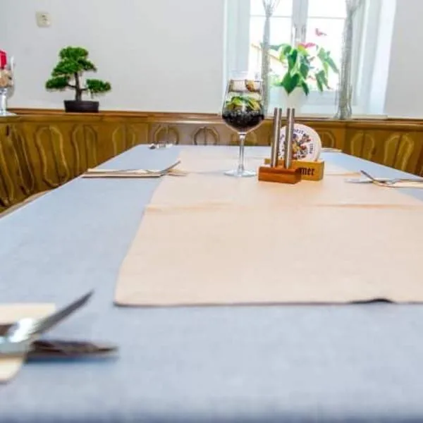 Taverna Unik, hotel v destinaci Saaldorf