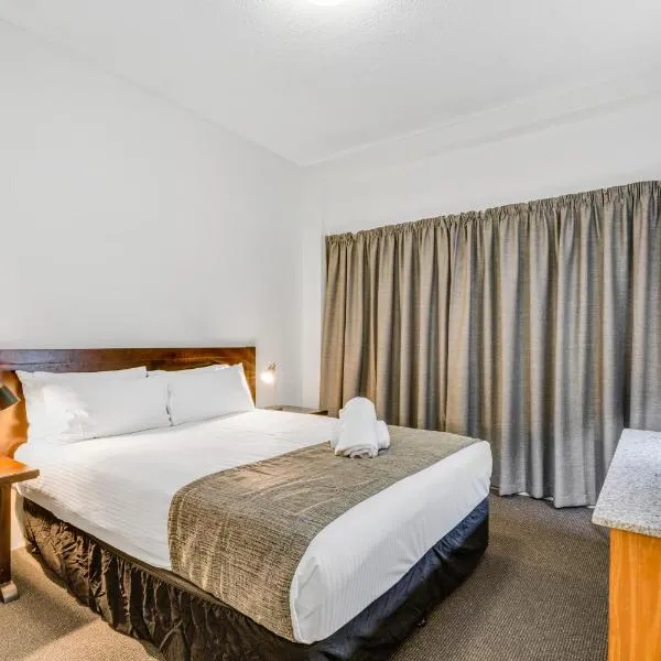 Rockhampton Riverside Central Hotel Official, hotel din The Range