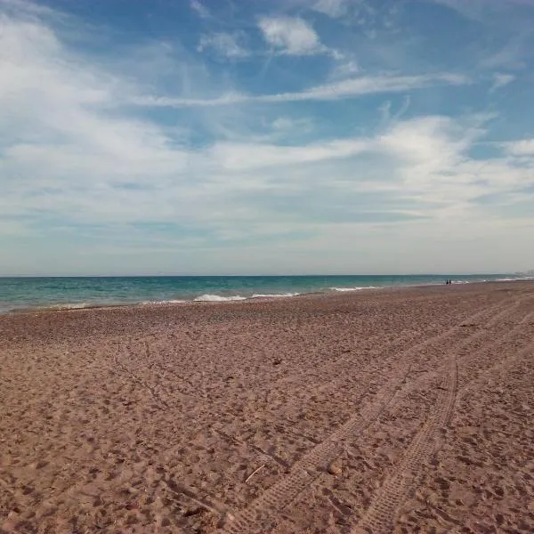 Apartmento playa Almarda. Piscina&Parking, ξενοδοχείο σε Almarda