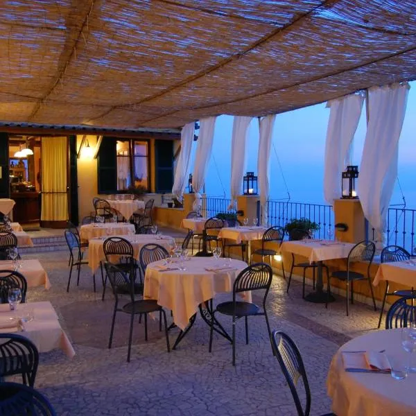 Il Borgo Di Campi, готель у місті Ріомаджоре