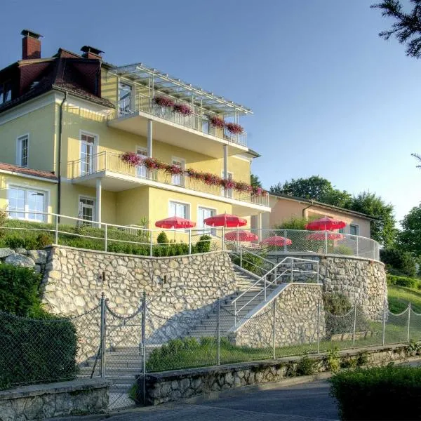 Appartements Schwarzvilla, hotel v Velden am Worthersee