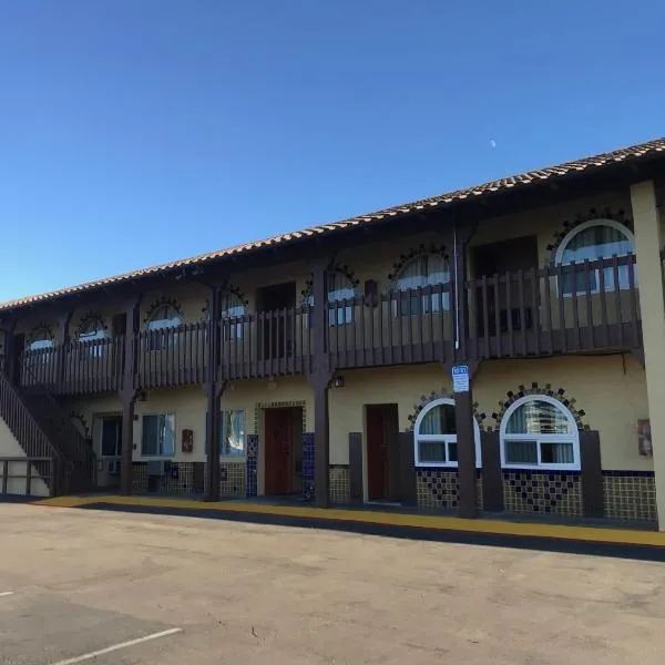 Hacienda Motel, hotel v mestu Escondido