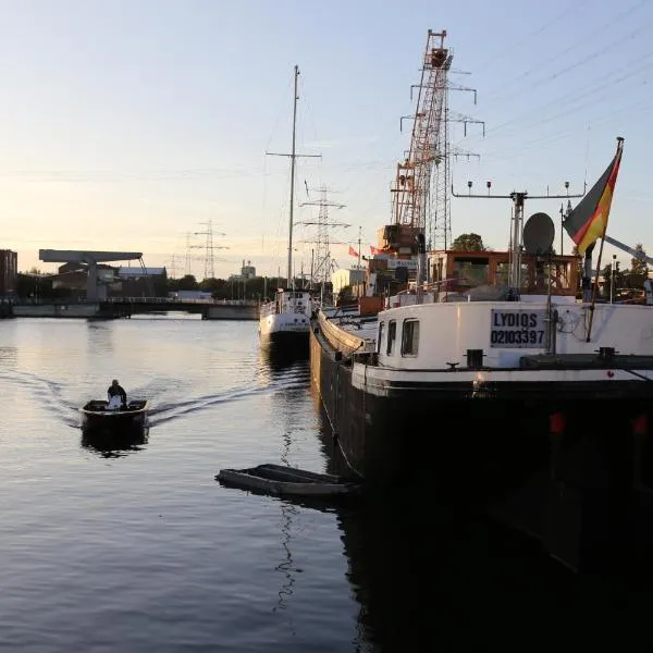Schiffshotel "Schlafen im Hafen", hotel v Hamburku