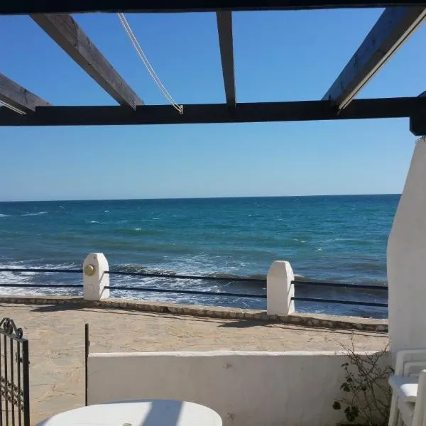 ELENA flat A little paradise right on the BEACH, hotel in Sitio de Calahonda