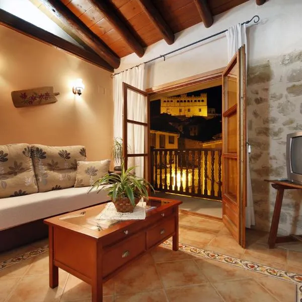 Apartamentos Santa Agueda, hotel in Valderrobres