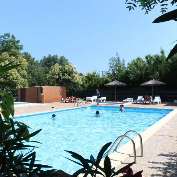 Camping de la Chapelette, hôtel à Saint-Martin-de-Crau