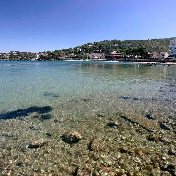 Baia D'Argento, hotel a Giannella