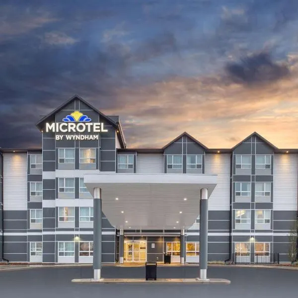 포트 맥머리에 위치한 호텔 Microtel Inn & Suites by Wyndham Fort McMurray