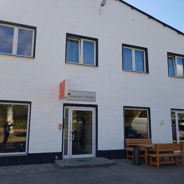 Pension am Filmpark, hotel v destinaci Potsdam