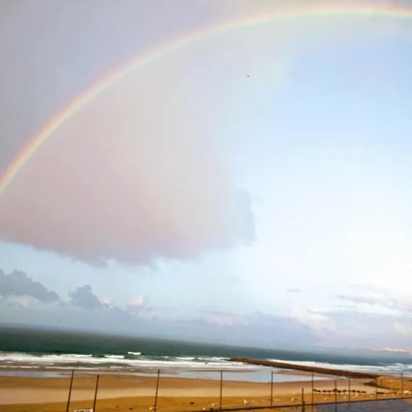 Amazing Apartment in Costa da Caparica, hotel in Caxias