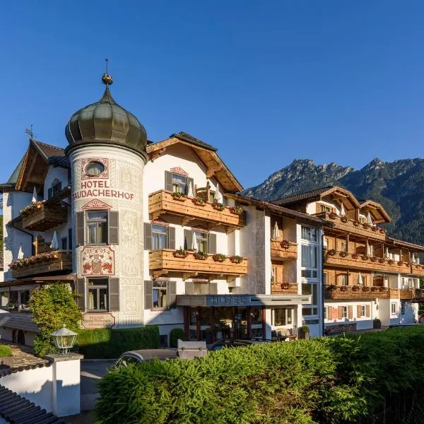 Staudacherhof in Garmisch-Partenkirchen I Blick aufs Zugspitzmassiv I einzigartige Bayurvida Küche, hotel v destinaci Garmisch-Partenkirchen
