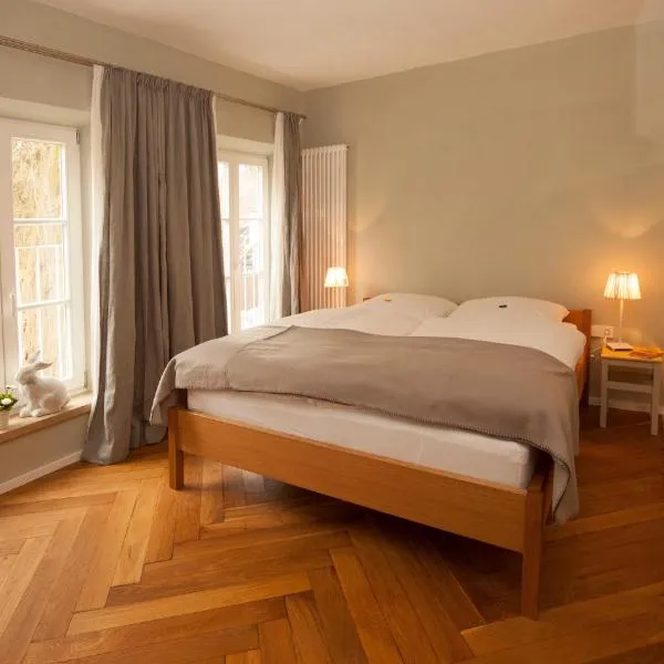 Bed and Breakfast unter den Linden, hotel in Nördlingen