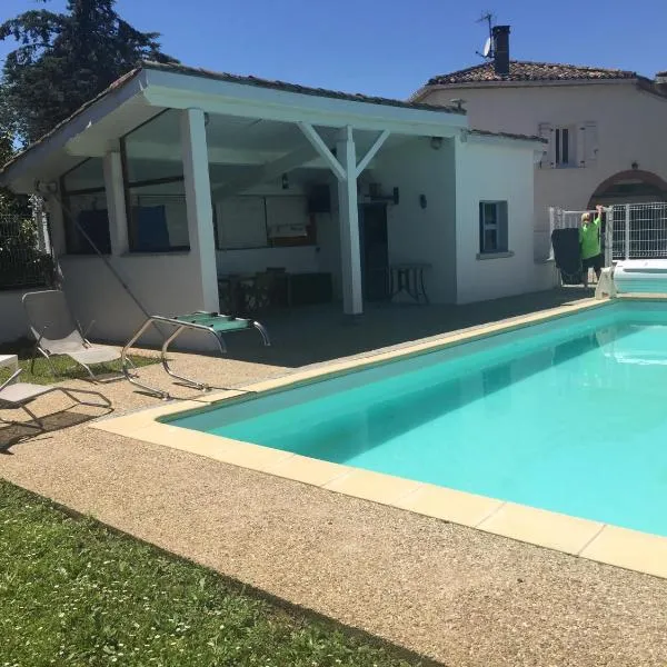 Là Grange, hotel v destinaci Parisot
