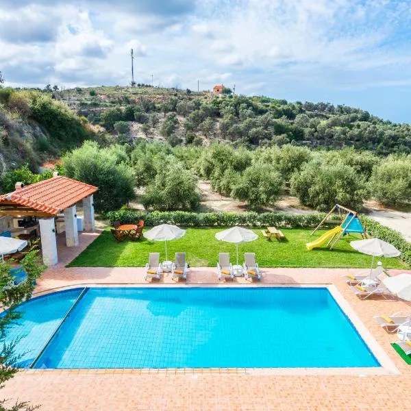 Villa Laga with Pool, 300m to Taverns, Childrens Area, BBQ!, hotel a Kiriánna
