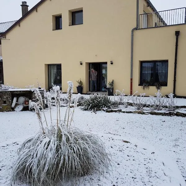 LES JARDINS DE LA GRANGE, hotel in Puxe