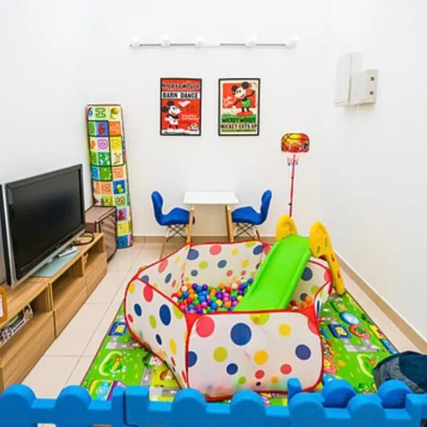 4-Bedrm ensuite family friendly house near Aeon Bukit Indah, hotel v destinaci Johor Bahru