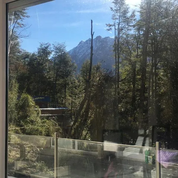 Casa moderna en el bosque y montaña, hotel in Villa La Angostura