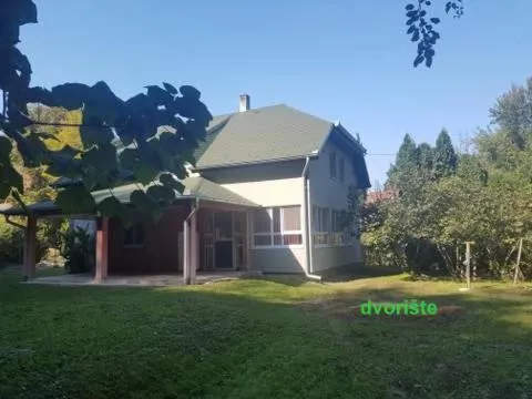 "Popov VRT" Banoštor - kuća-vikendica na Dunavu-Fruskoj Gori, hotel v destinaci Banoštor