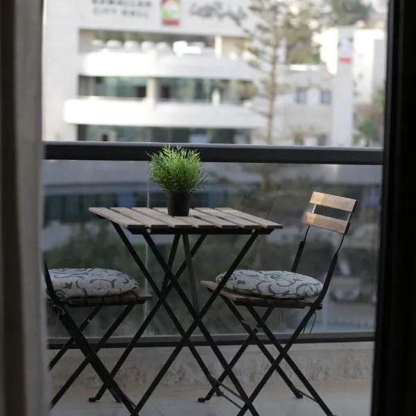 Ramallah Modern Apartment, hotel di Shu‘fāţ