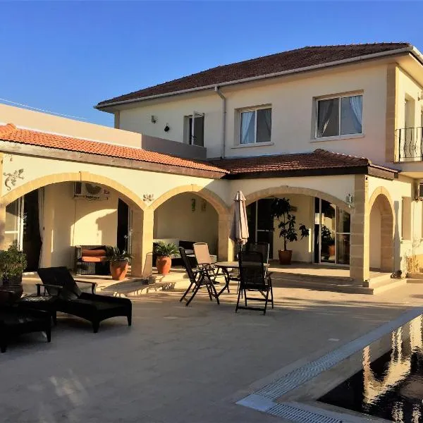 Casa Santos Kyrenia, hotel di Kyrenia