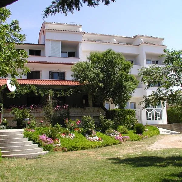 MIRKO DIVING CENTER, hotel v Rabu