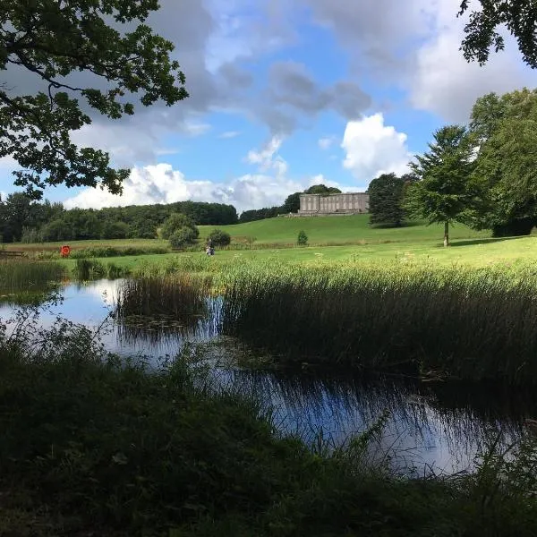 Curraghchase Cottage, hotel in Kilcornan