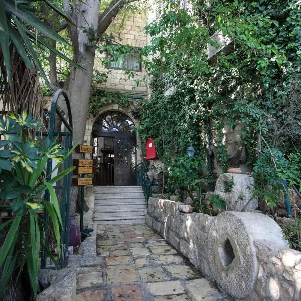 Jerusalem Hotel, hotel in Manaẖat