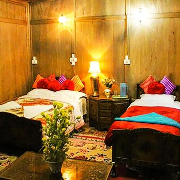 Chicago Group of Houseboats, hotel in Srinagar