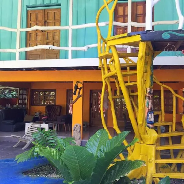 Madre Selva Hostel, hotel v destinaci Puerto Viejo