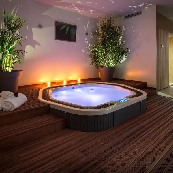 Hôtel Le Rive Droite & SPA, hotel v destinaci Lurdy