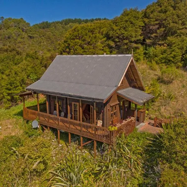 Kuaotunu Chalets, Hotel in Opito Bay