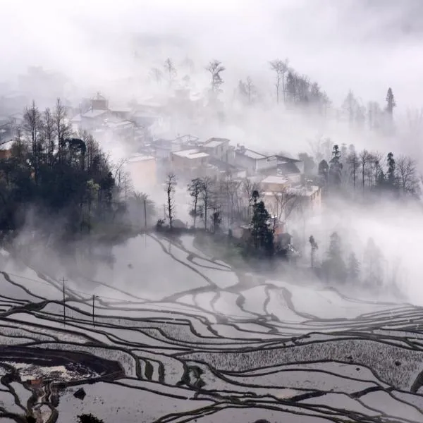 Beyond The Cloud, hotel di Yuni